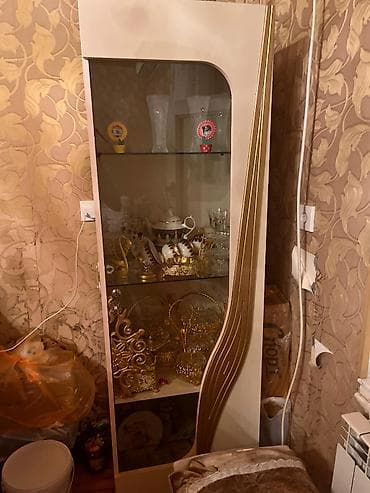 mate: Şüşəli vitrin şkafı dəsti - Rəng: krem-ağ tonlarda, qızılı dekor — 3