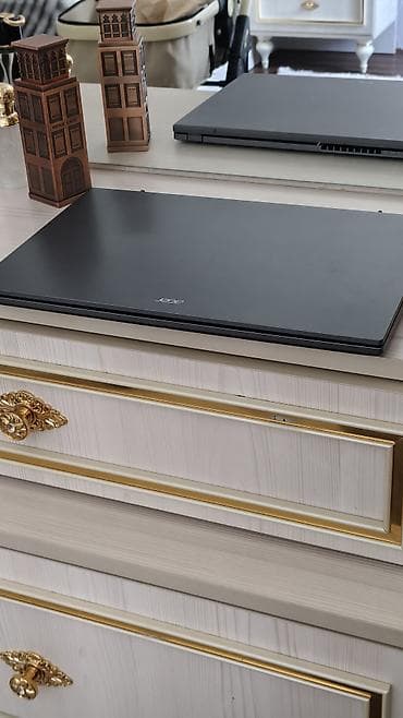 macbook pro 2017: Acer noutbuk – 15.6" ekran, tam ölçülü klaviatura (ayrılmış rəqəm — 9