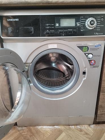 Reklam, çap: Samsung paltaryuyan maşın, ön yükləməli Model: WF7522S8R (etiketdə — 2