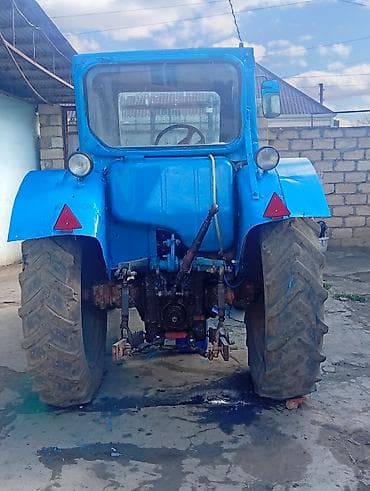 mini maşın: Belarus MTZ tipli təkərli traktor Xüsusiyyətlər: - Kabinli, geniş — 7