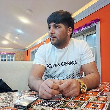 Dolce & Gabbana kişi T‑şort - Rəng: ağ - Ön hissədə “DOLCE &