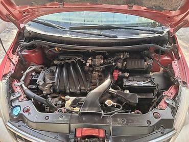 a6 audi: Nissan Tiida: 1.6 l | 2008 il Sedan — 4