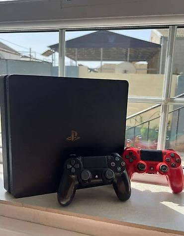 100-dən çox oyunlu ps4 slim.2 arginal pultla.Heç bir problemi