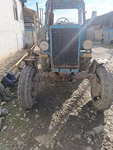 tekerli araba: MTZ Belarus təkərli traktor - Korpus: klassik mavi kabinəli Belarus — 2