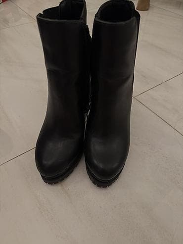 deri gödekce: Qadın üçün qara dabanlı botlar - Model: Ankle boot – qalın, hündür — 2