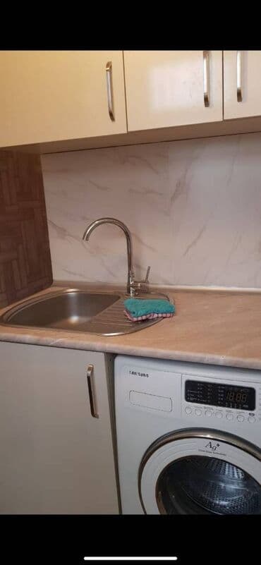 kiraye evler neftciler qarayev: Nərimanov rayonu, Monaliza şadlıq sarayının yanında 5 mərtəbəli — 10