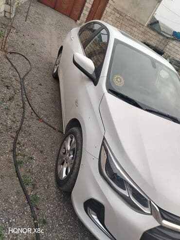 opel astra 1997: Chevrolet Onix sedan – ağ rəng, AZ dövlət nömrə nişanı 90-YE-931 — 5