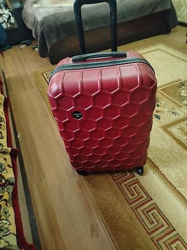 Sərt korpuslu səyahət çamadanı - Rəng: tünd qırmızı (metal effektli)