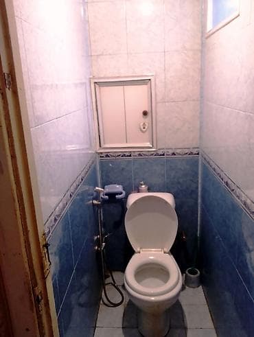 Mərkəzi Hərbi Hospitalın yanında, "8 Noyabr" metrosunun çıxışındakı 9 — 8