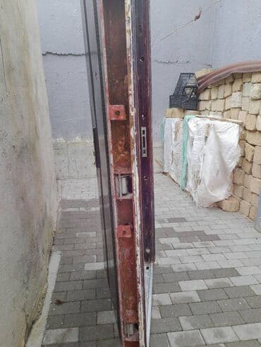 постельное бельё: Dəmir qapı. Qapı rənglənməlidir Ruçkası zamoku yoxdur. Qapını — 4