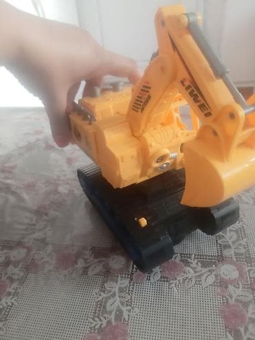 traktor oyuncaq: Tam seliqeli veziyyetde.İşığı yanır,musiqilidir.Yığılır,açılır,tam — 7