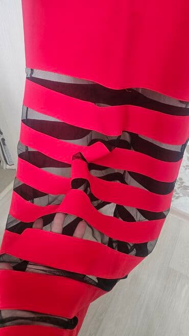 faik sonmez: Qırmızı rəngdə, torlu detalları olan zərif "Single Paradise" markalı — 2