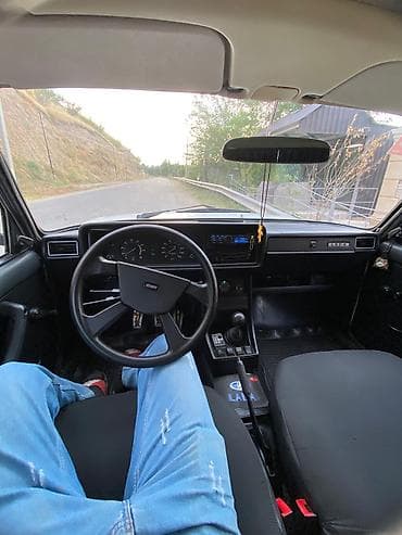 avto aksesuari: Lada 2107, ağ rəng, sedan kuzov. Xarici xüsusiyyətlər: - Klassik xrom — 4