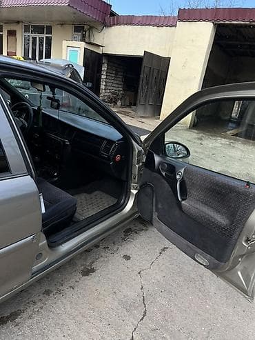 maşın 06: Opel Vectra B sedan - Gümüşü rəng, 4 qapı, arxa işıqlar və krom — 4