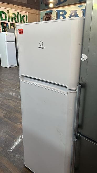 Indesit iki qapılı soyuducu - Üst hissədə dondurucu, aşağıda əsas