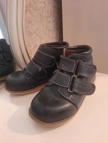 Kulonlar: Uşaq ayaqqabıları – 2 cüt 1) Qara dəri botinka - Material: yumşaq — 1