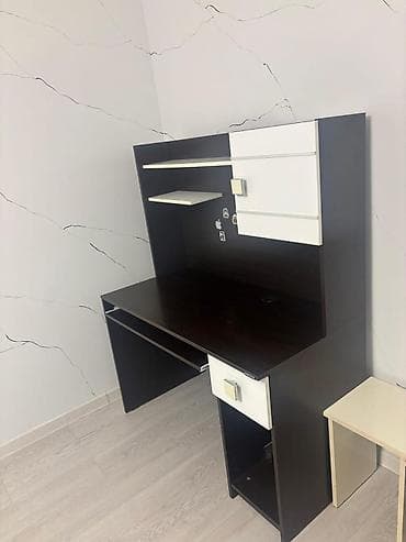 Düz masa, Polkalı, Siyirməli, Sadə laminat