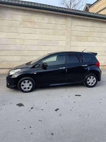 Nissan Note hatchback - Korpus: qara rəng, 5 qapı, arxa spoyler -
