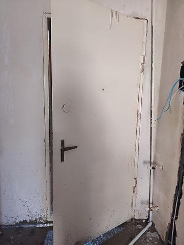 sef qapi: Metall qapı satılır - Material: polad/məmulat, hər iki üzü ağac — 1