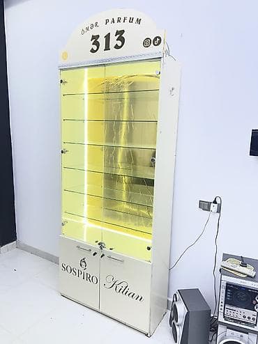 Mebel: Vitrin satılır. Aşağısı şkaf, Arxası vinil, led işiq, şüşə polkalar, 2 — 1