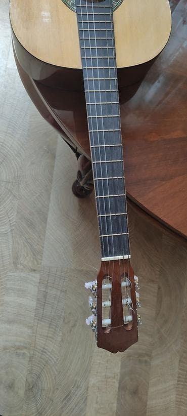 gitara aksesuar: Klassik akustik gitara – LoMed modeli (etiketdə “LoMed model: L16” — 4