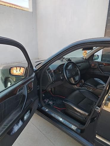 mercedes 190: Mercedes-Benz E-Class: 3.2 l | 2002 il Sedan — 2