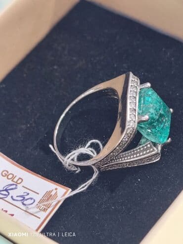 italyan qizili: Dəstə daxildir: Üzük, Kulon, Ağ qızıl, 585 Əyar, 13 g — 2