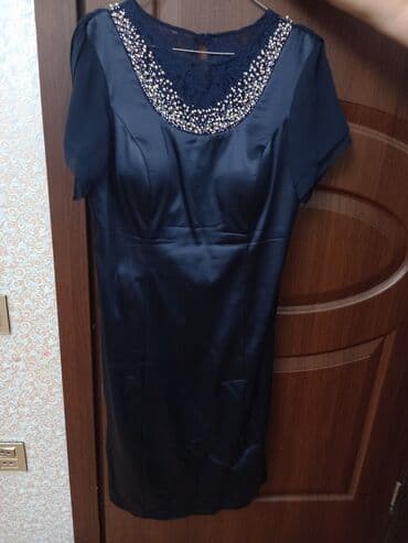 goy daş: Tünd lacivərt rəngdə ziyafət donu. - Dizayn: ön hissədə bədənə — 2