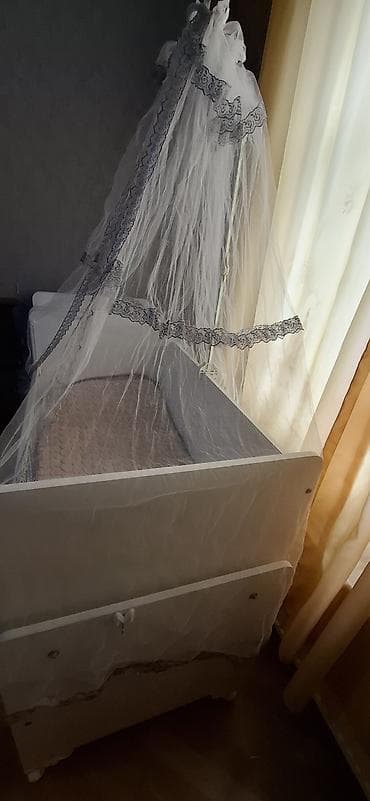 Beşiklər: Oğlan və qız üçün, Dördbucaq, Beşik, Yellənmə mexanizm ilə — 2