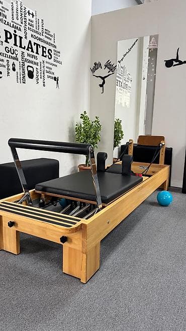 Pilates Reformer trenajoru - Material: möhkəm taxta karkas