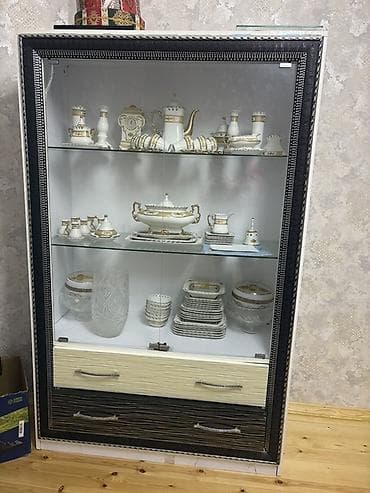 isqaflar: Şüşəli dolab vitrini, İşlənmiş, Ünvandan götürmə, Ödənişli çatdırılma, Rayonlara çatdırılma — 1