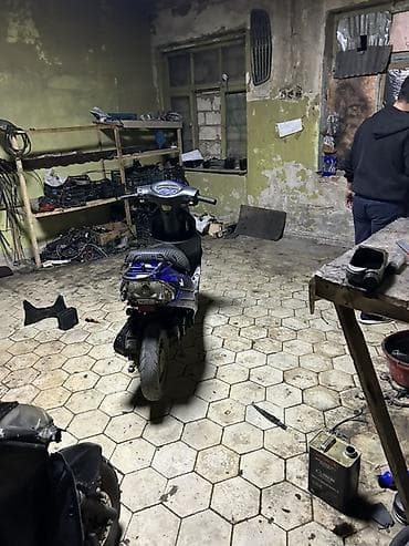 kat traktor: Skuter – mavi rəng, şəhərdaxili sürüş üçün yığcam və qənaətcil — 3