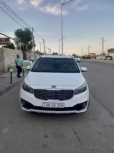 Kia Grand Carnival / Sedona minivan - Kuzov: ağ rəng, geniş və