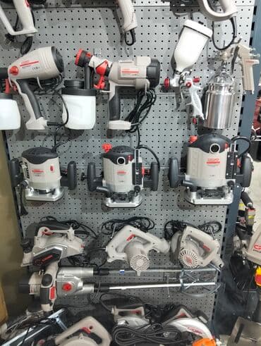 dəzgah drel: Crown markalı müxtəlif elektrik alətləri nümayiş olunur. Burada — 3