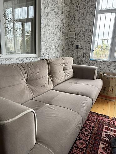 divan parcalari: Bej rəngli 3 nəfərlik divan - Rəng: Açıq bej/boz tonları, ağ kontur — 3