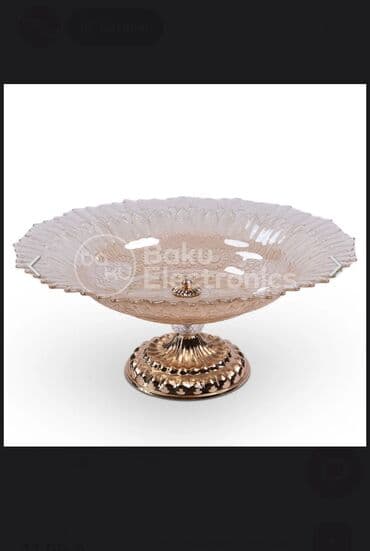 Baku electronicsdan alinib. Teze qutuda. Qızılı bəzəkli şüşə