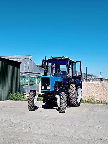 Belarus 82.1 təkərli traktor Texniki xüsusiyyətlər və təchizat: - 4x4 — 5