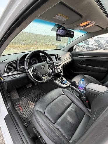 kia oluxana razin: Hyundai Elantra: 1.6 l | 2017 il Sedan — 7