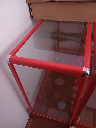 vitrin panel: 4 ədəddir hamısı birlikdə satılır 190 manat. Qırmızı çərçivəli şüşə — 1