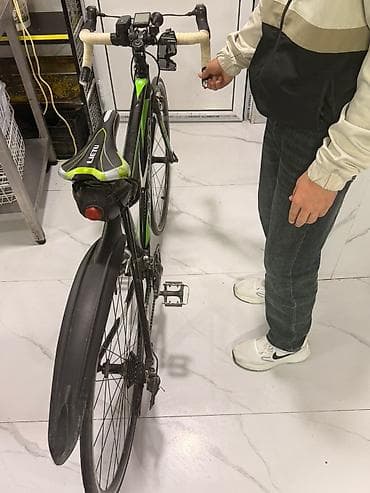 Yol yarış şosse velosipedi – aksesuarlarla birlikdə Xüsusiyyətlər: -