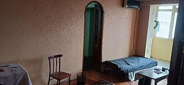 Gənclikdə metroya yaxin ərazidə 2 otaqli təmirsiz ev satilir 170 min