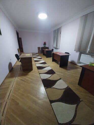 аренда офиса в бизнес центре баку: Ofis sahəsi – tam mebellə Təsvir: - Geniş və işıqlı ofis planı: bir — 6