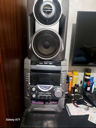 Musiqi mərkəzləri: Sony brendinə məxsus bu səs sistemi iki böyük dinamik və mərkəzi
