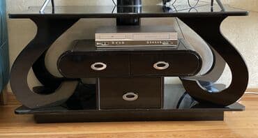 вешалка в прихожую настенная: Televizor altligi. Ust hissesi shushedir ve shushenin alti taxtadir — 1