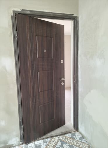 jaluzlər qapi: Mənzil üçün İşlənmiş Giriş qapısı 90x200 sm Çərçivə ilə, Ünvandan götürmə — 1