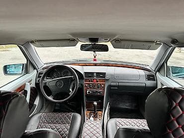 Mercedes-Benz C-Class: 2.4 l | 1998 il Sedan — 7