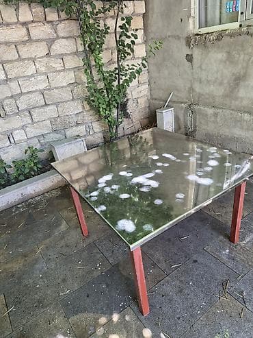 Açılmayan, Nerjaveyka, Dördbucaq masa — 2
