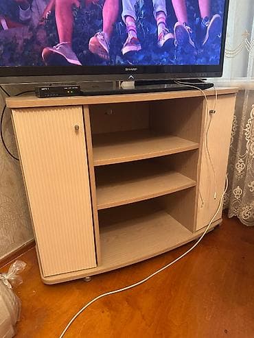 İşlənmiş, Düz TV altlığı, Polkalı, Laminat