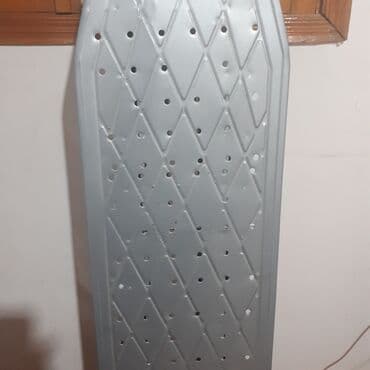 вешалка настенная для одежды: Ütü masası - Metal səthli, buxarın rahat keçməsi üçün çoxsaylı deşikli — 3