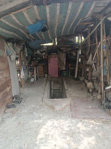 meyve tərəvəz: RT Arxasında körpüdən sağda 2 ci küçədə 2 mərtəbəli 8 otaqlı həyət evi — 8